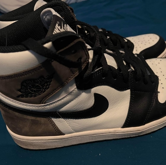 Jordan 1 - Mocha - Size 12 - Picture 3 of 4
